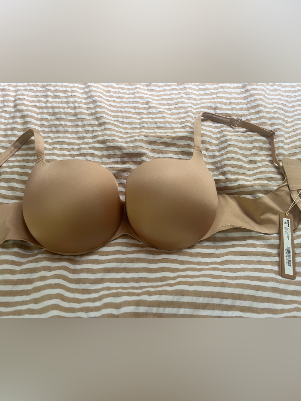 SKIMS Smooth Molded Strap Bra in Tan